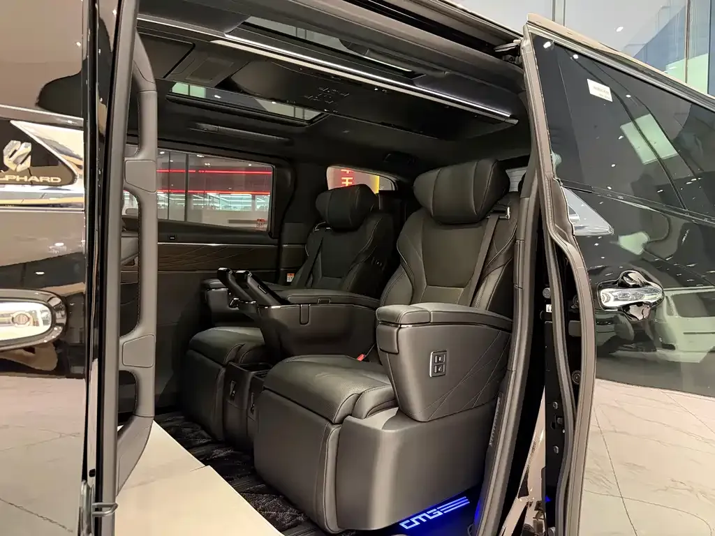 Toyota Alphard — фото 3