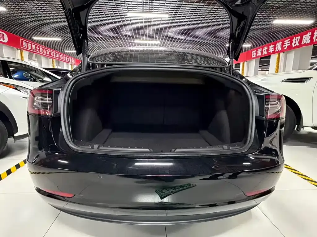 Tesla Model 3 — фото 8