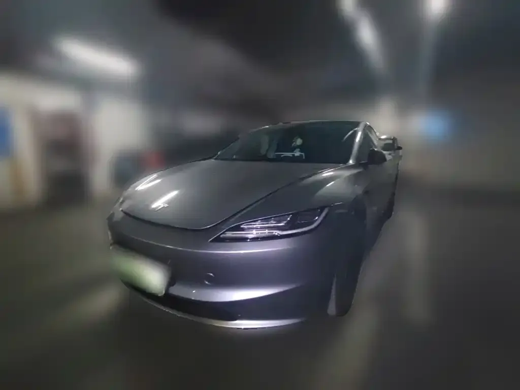 Tesla Model 3 — фото 1