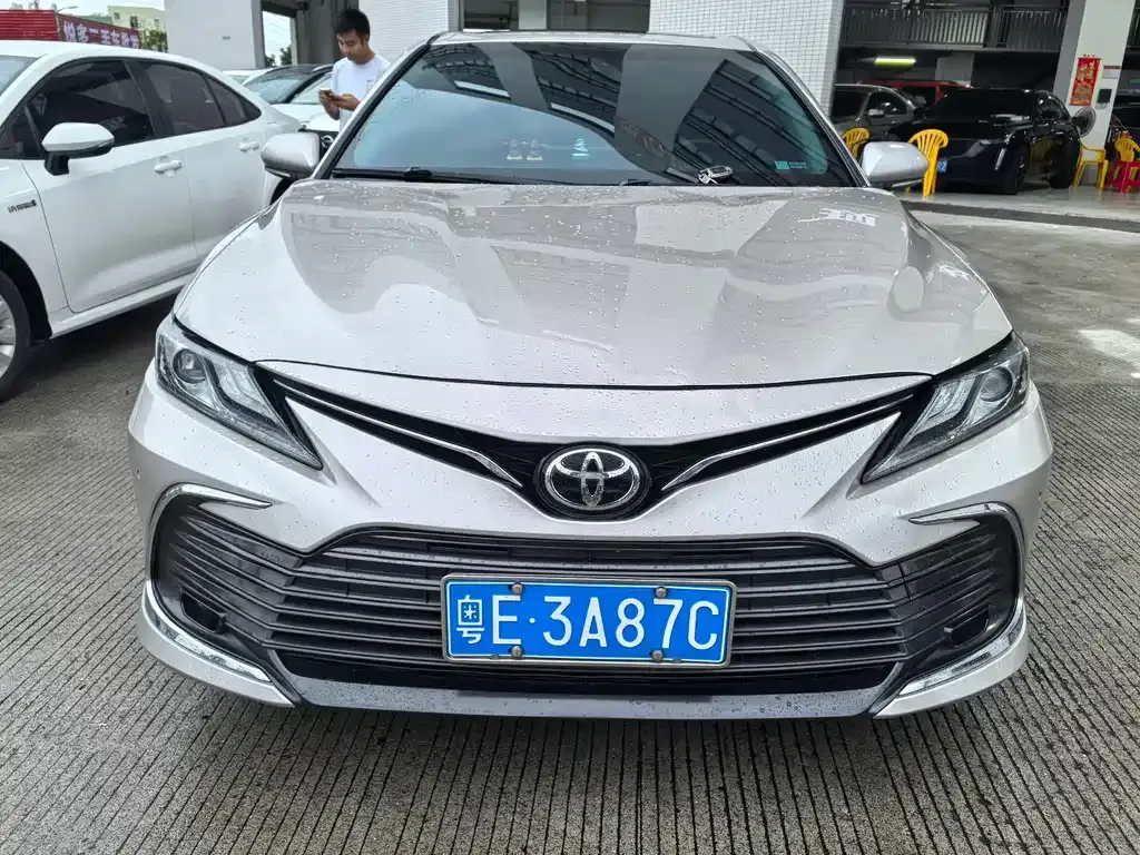 Toyota Camry — фото 5