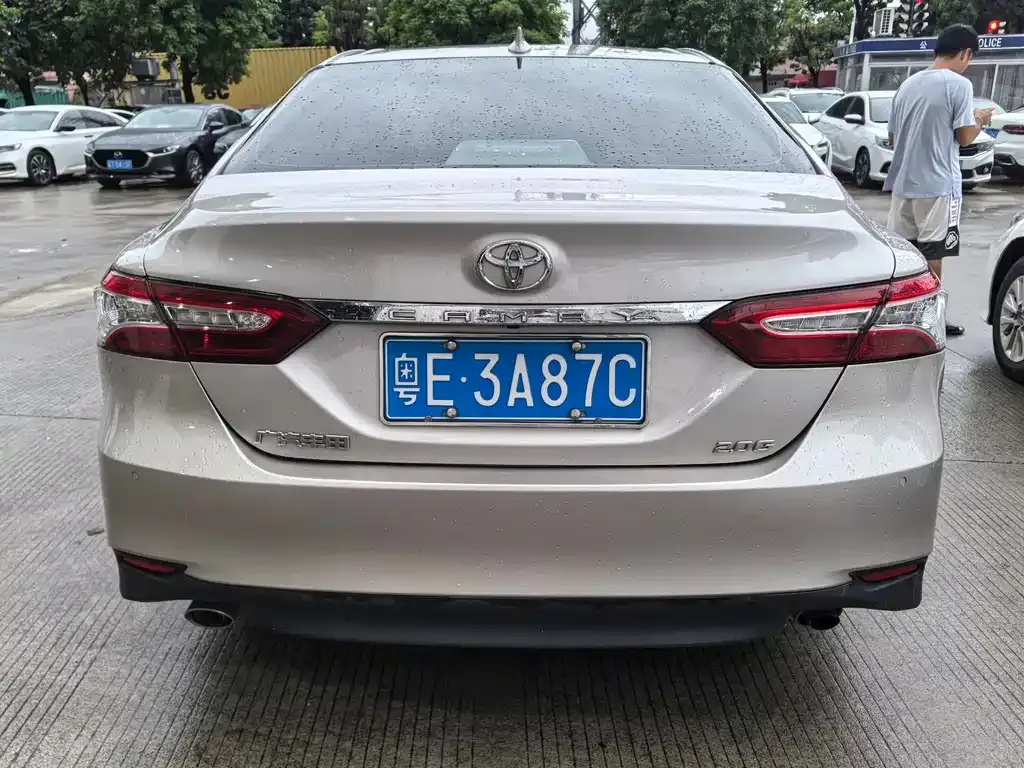 Toyota Camry — фото 7