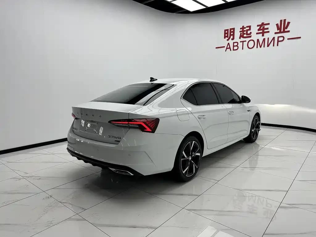 Skoda Octavia — фото 7