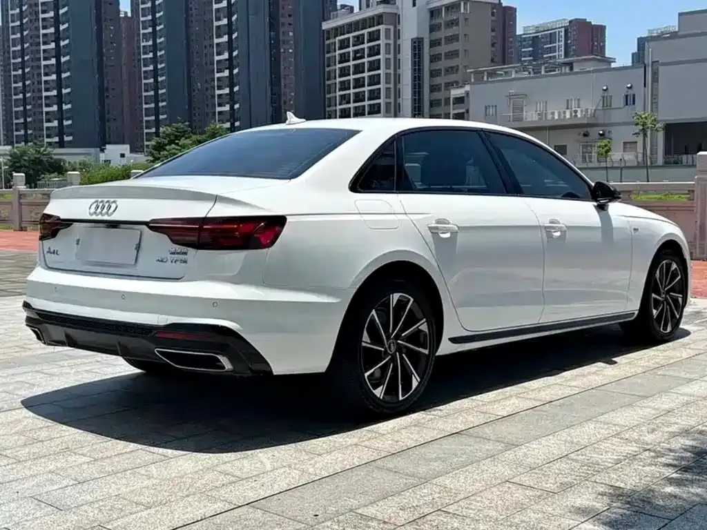 Audi A4L — фото 2