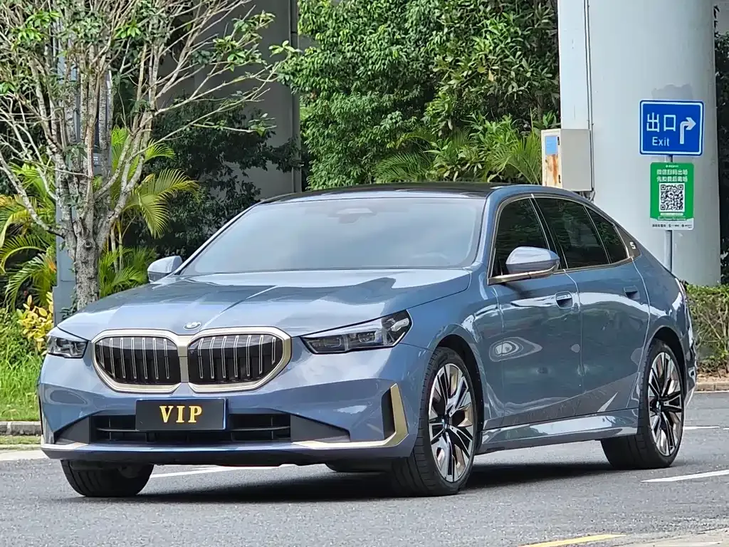BMW 5 Series — фото 1