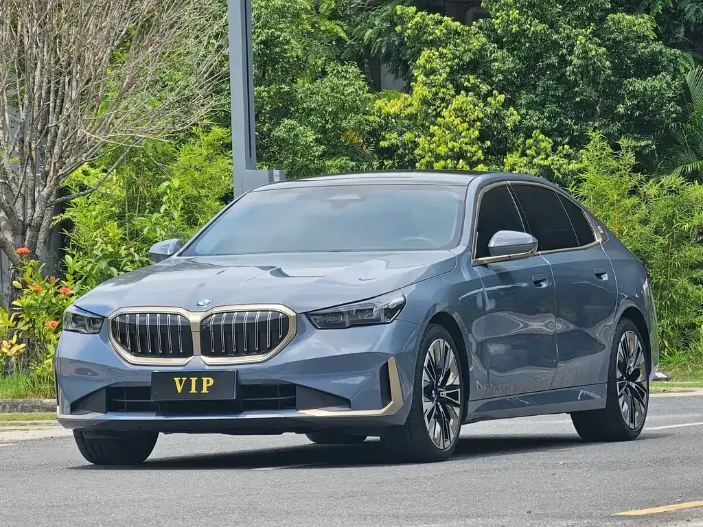 BMW 5 Series — фото 10