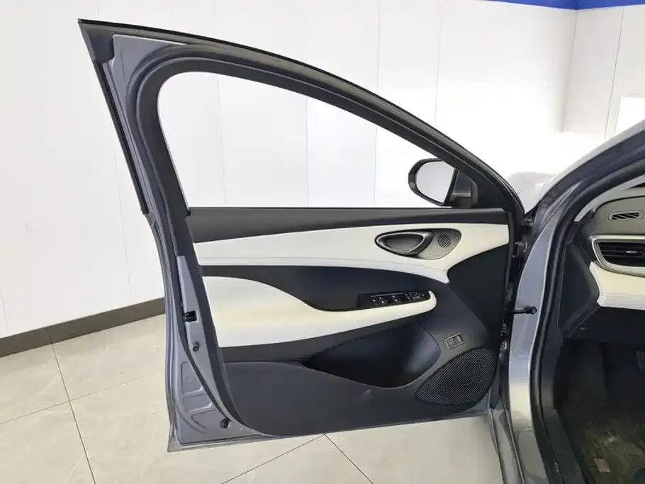 BYD Seal 05 DM-i — фото 10