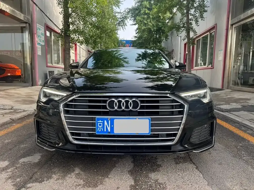 Audi A6L — фото 1
