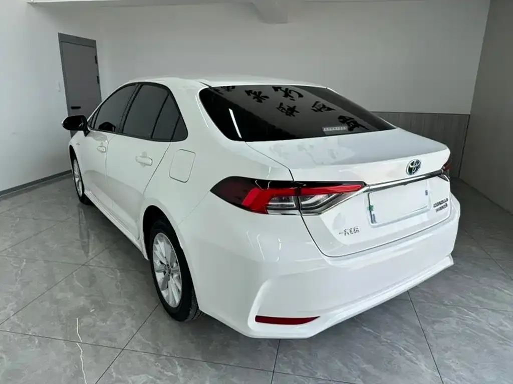 Toyota Corolla — фото 5