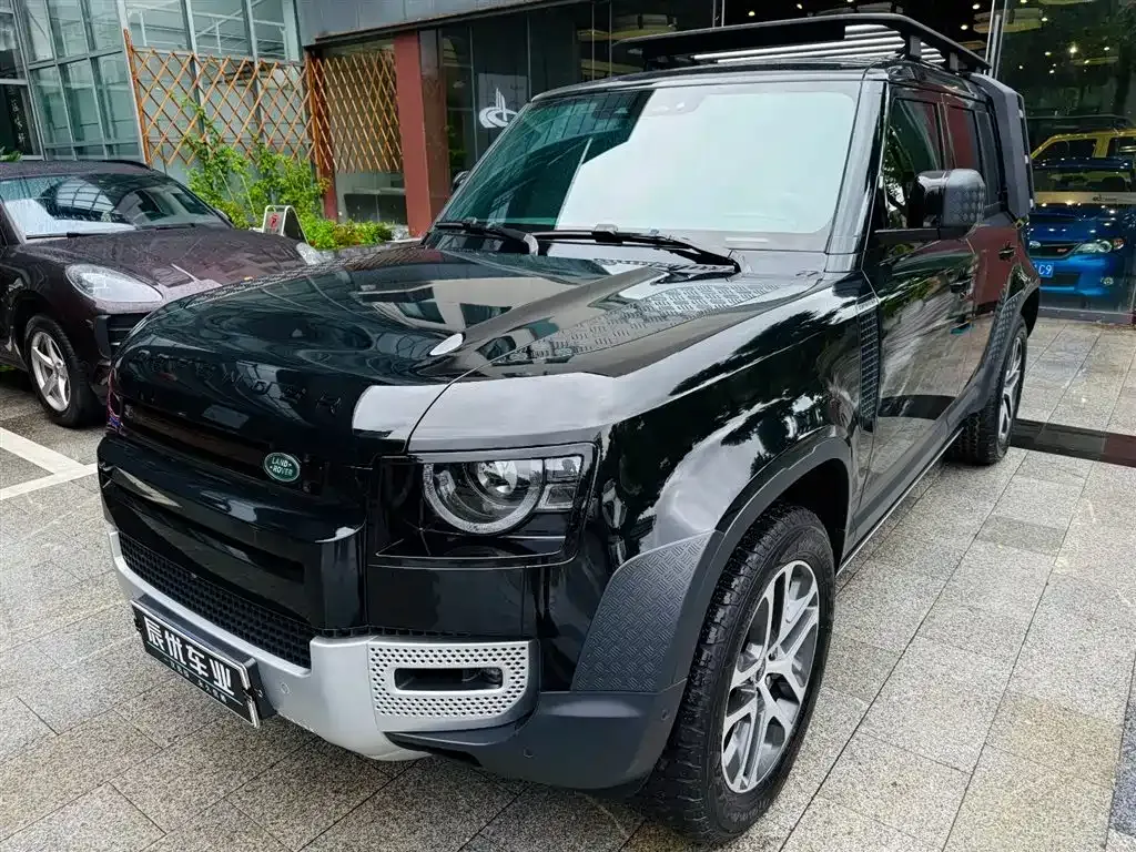 Land Rover Defender — фото 1