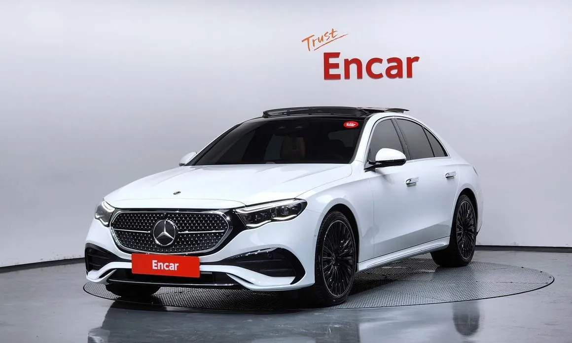 Mercedes-Benz E-Class E300 4MATIC AMG Line 1