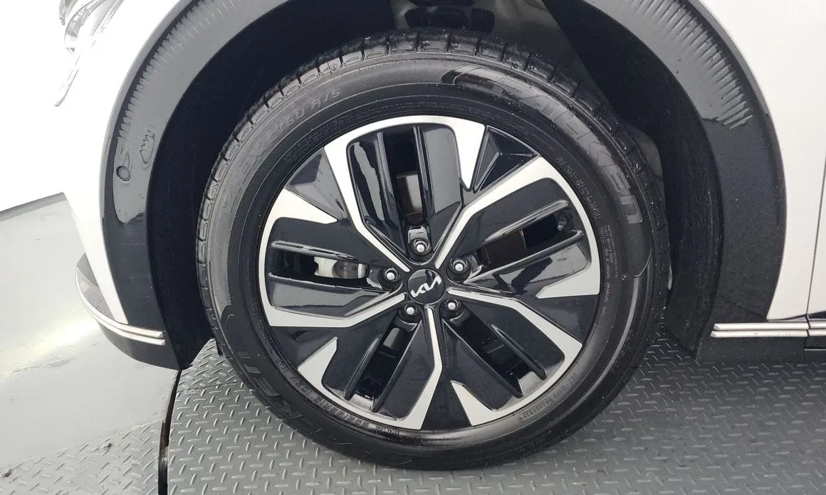 Kia EV6 — фото 6