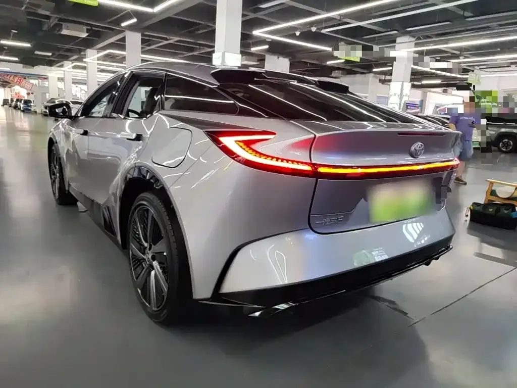 Toyota bZ5 — фото 10