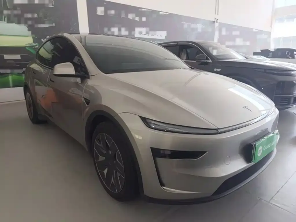 Tesla Model Y L — фото 4