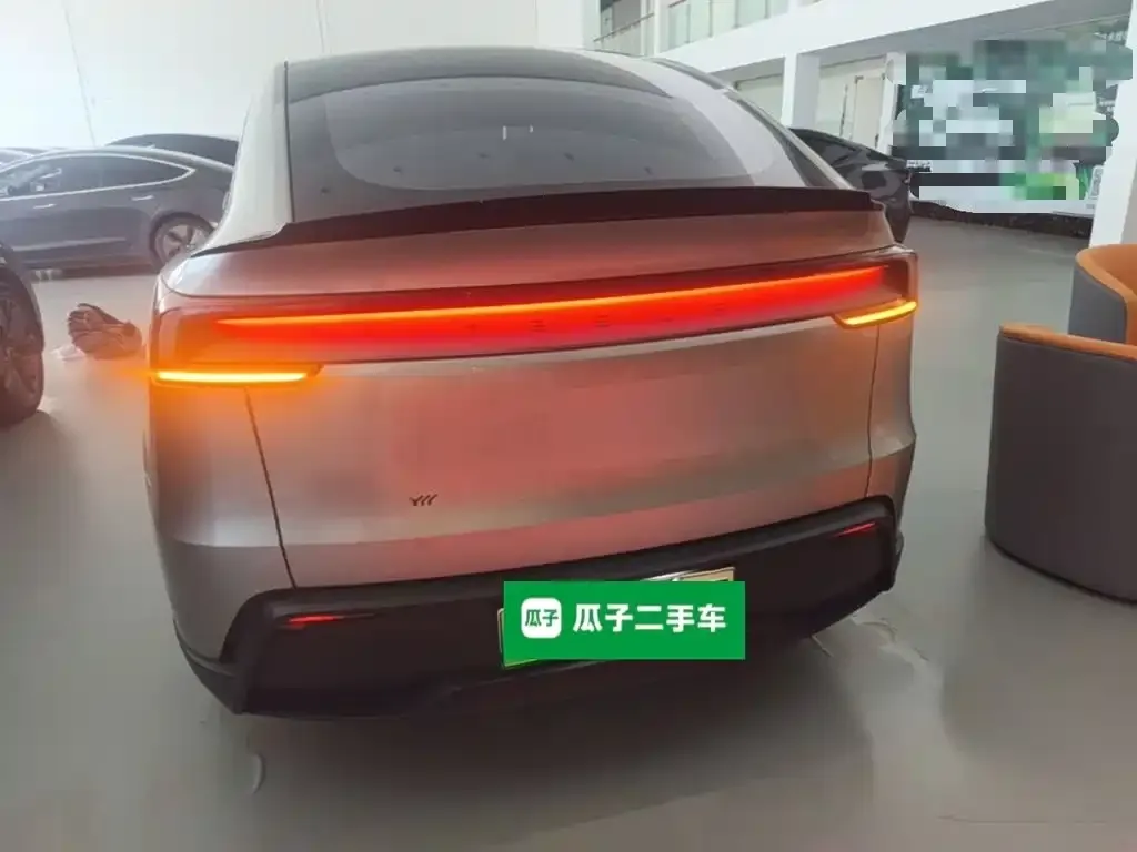 Tesla Model Y L — фото 10