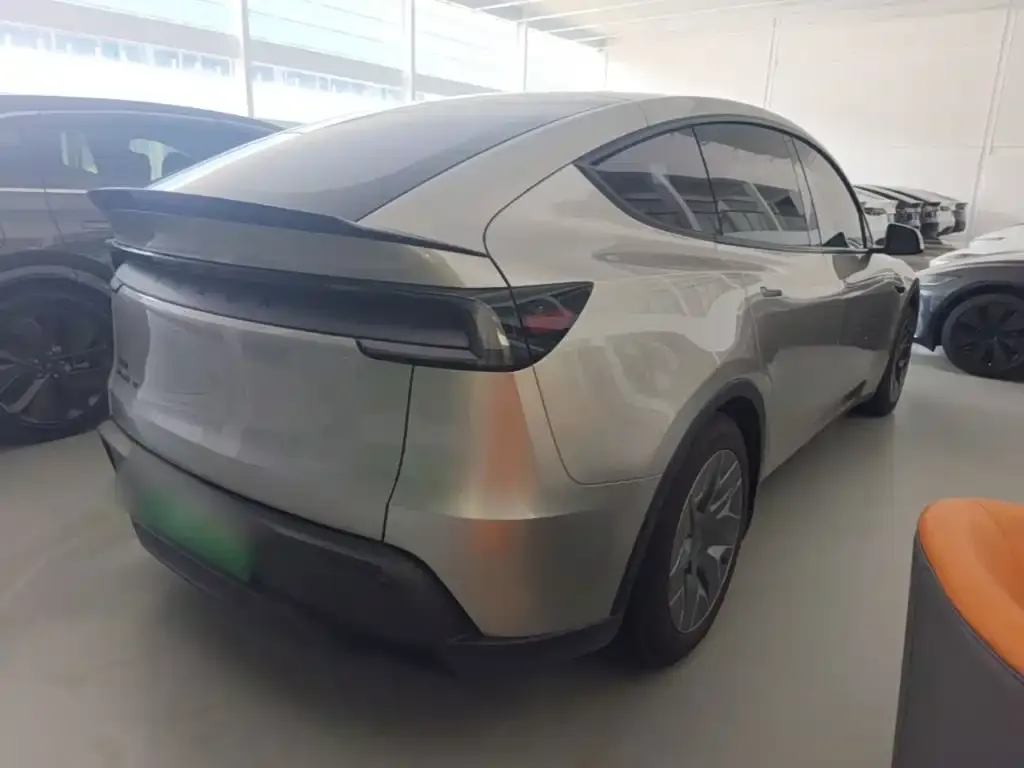 Tesla Model Y L — фото 2