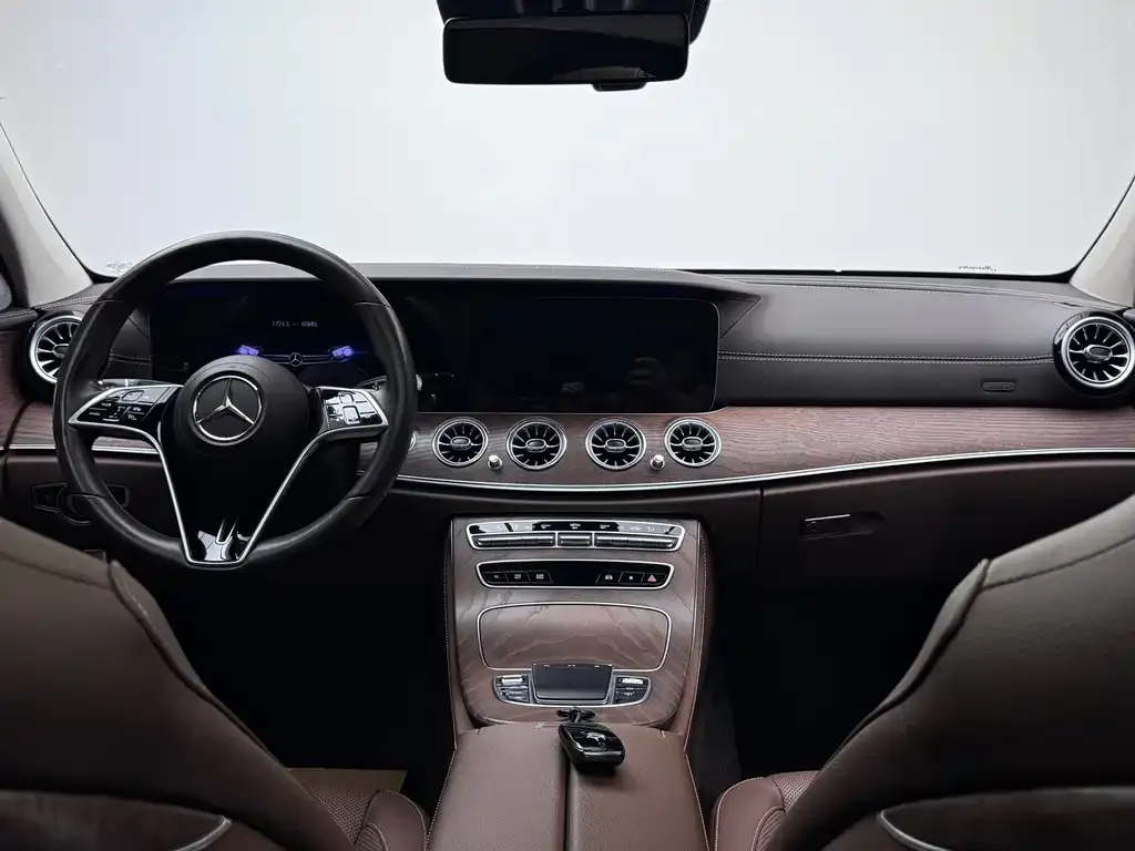 Mercedes-Benz E-Class — фото 4