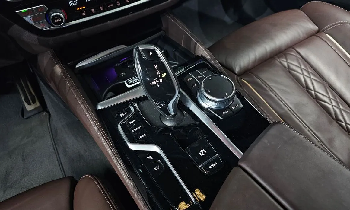 BMW 5-Series — фото 6
