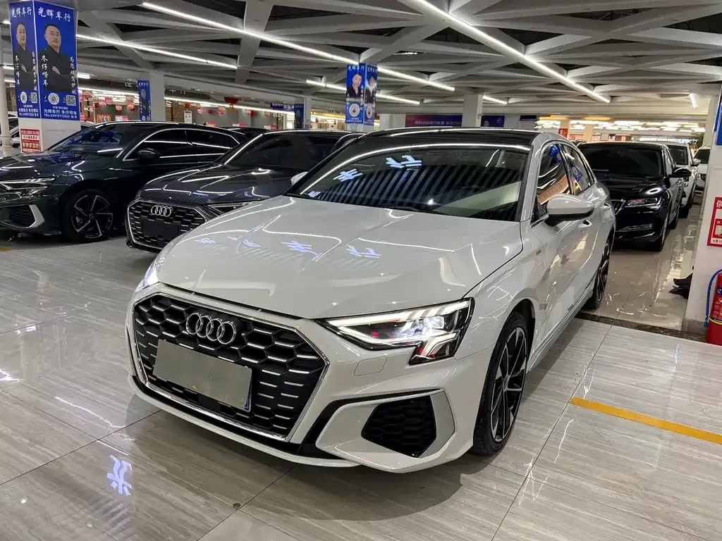 Audi A3 — фото 1