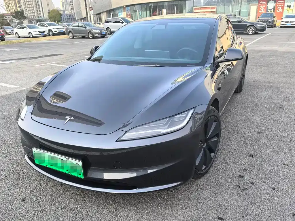 Tesla Model 3 — фото 1