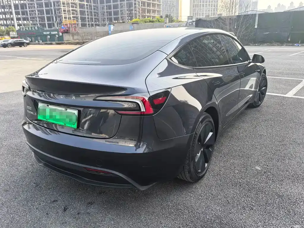 Tesla Model 3 — фото 5