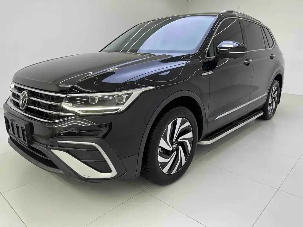 Volkswagen Tiguan L — фото 1
