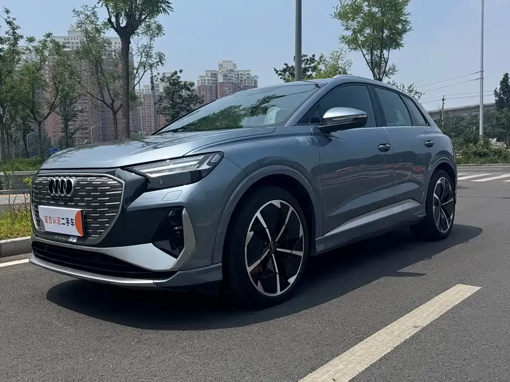 Audi Q4 e-tron — фото 1