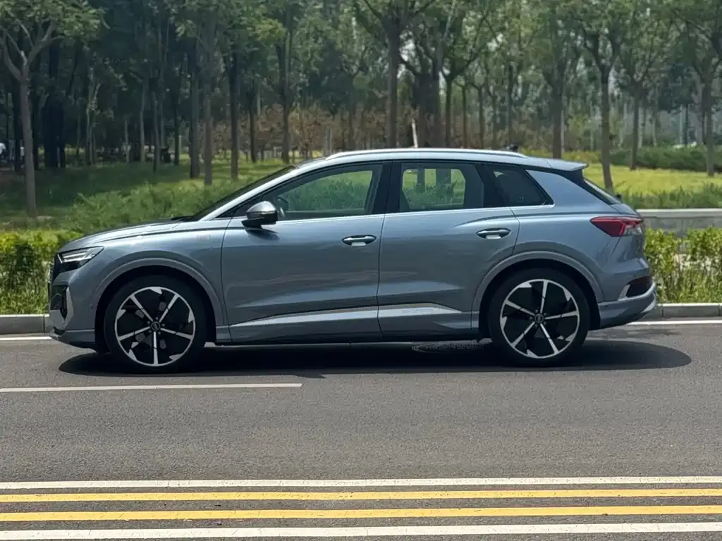 Audi Q4 e-tron — фото 2