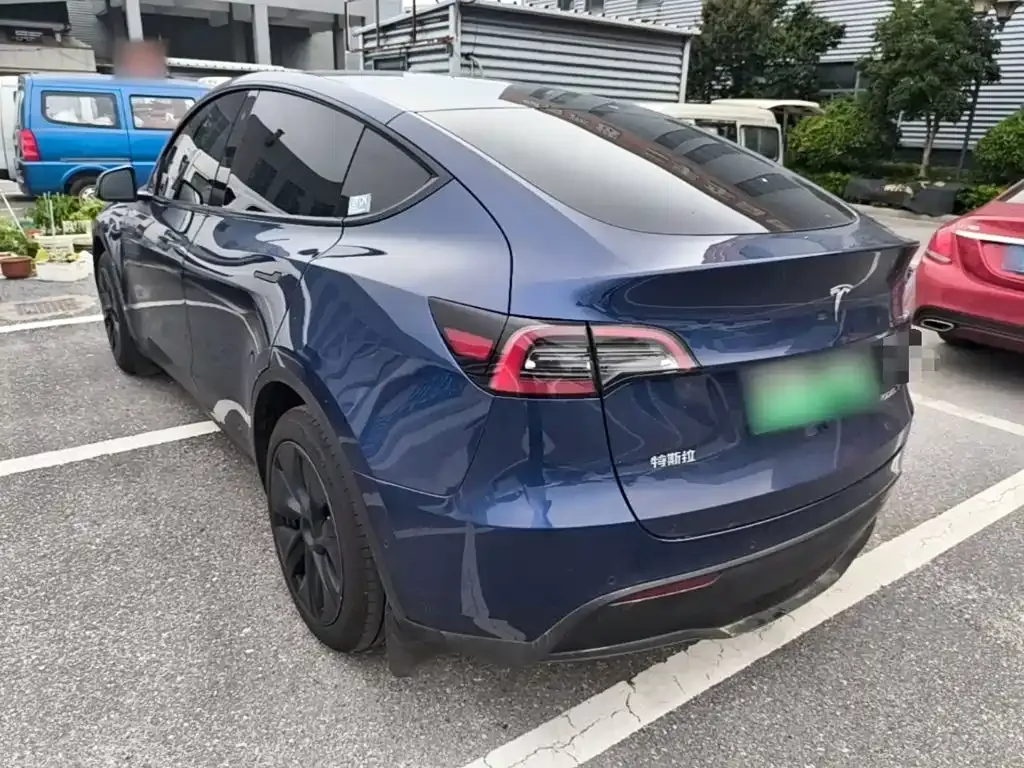 Tesla Model Y — фото 7