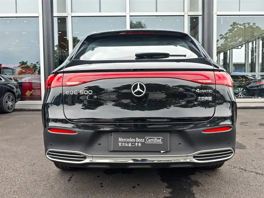 Mercedes-Benz EQE SUV — фото 8