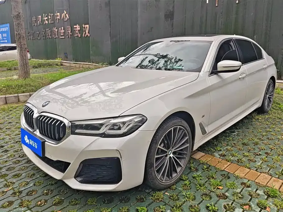 BMW 5 Series — фото 1