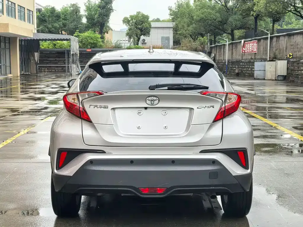 Toyota C-HR — фото 9