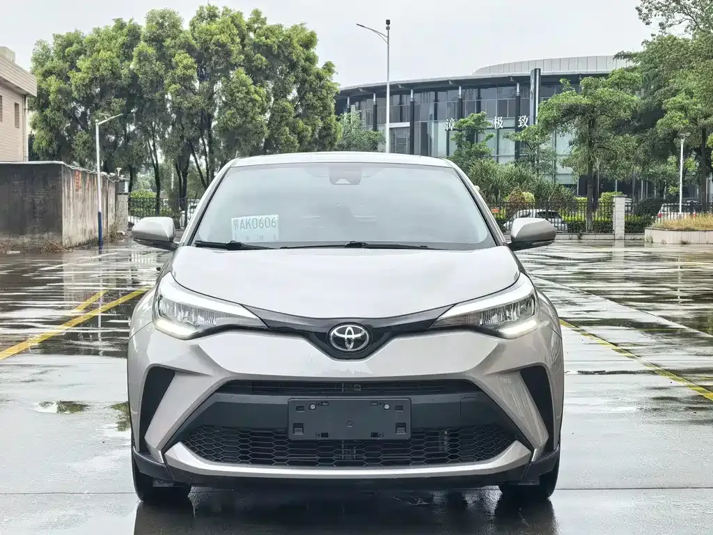Toyota C-HR — фото 10