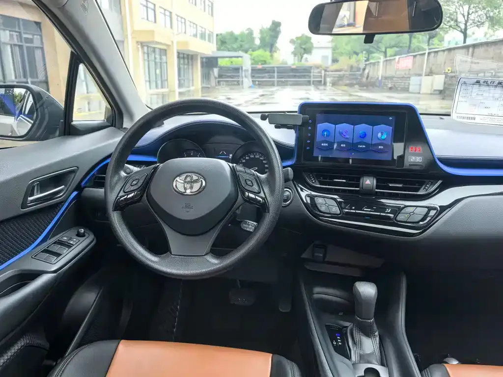 Toyota C-HR — фото 4