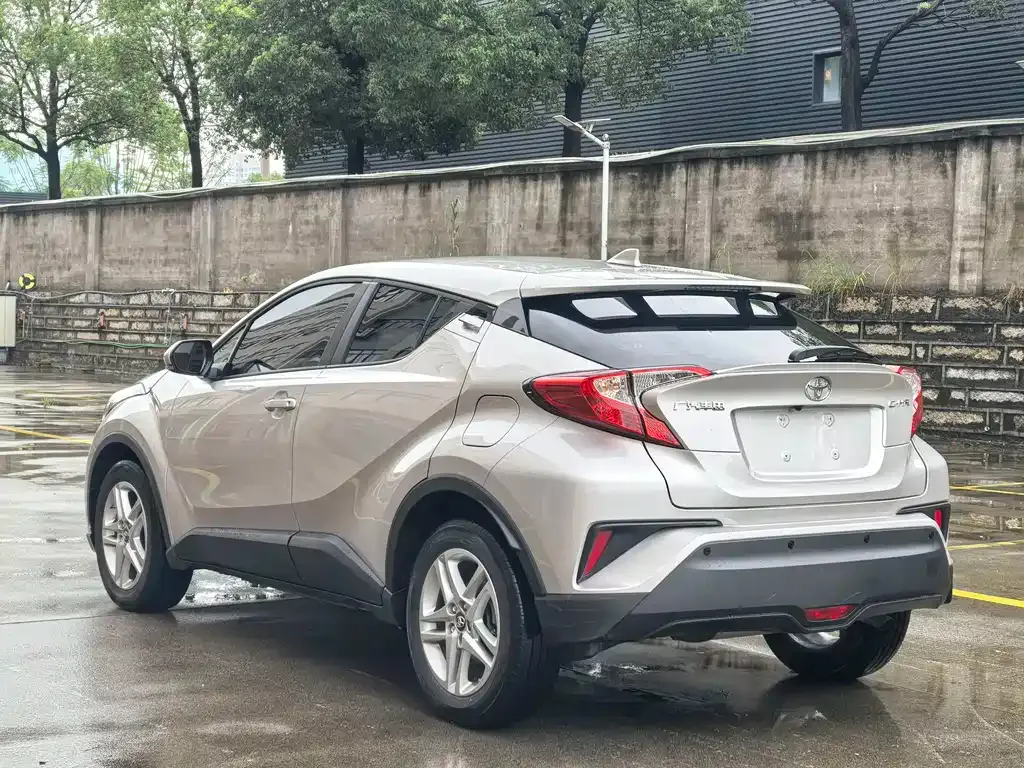 Toyota C-HR — фото 7
