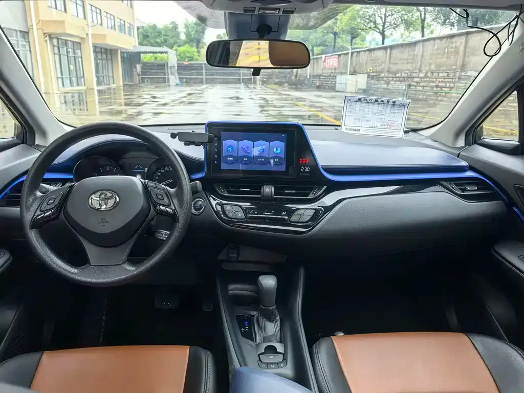 Toyota C-HR — фото 2