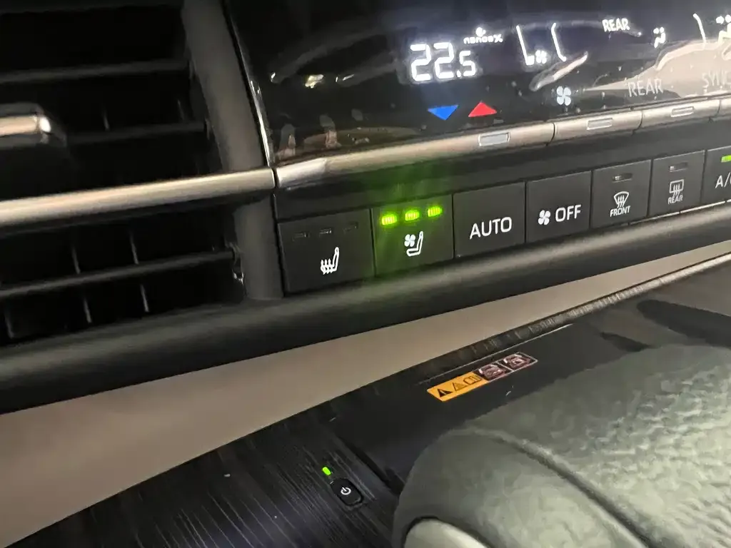 Toyota Granvia — фото 3