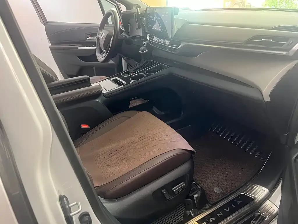 Toyota Granvia — фото 10