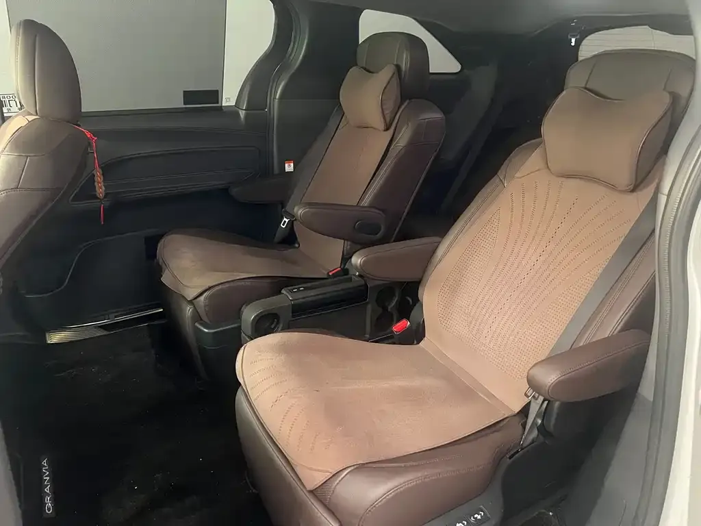 Toyota Granvia — фото 9