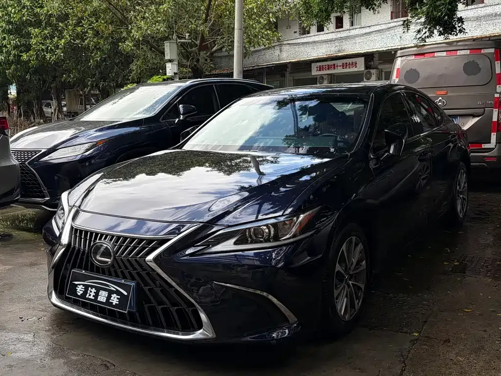 Lexus ES — фото 1