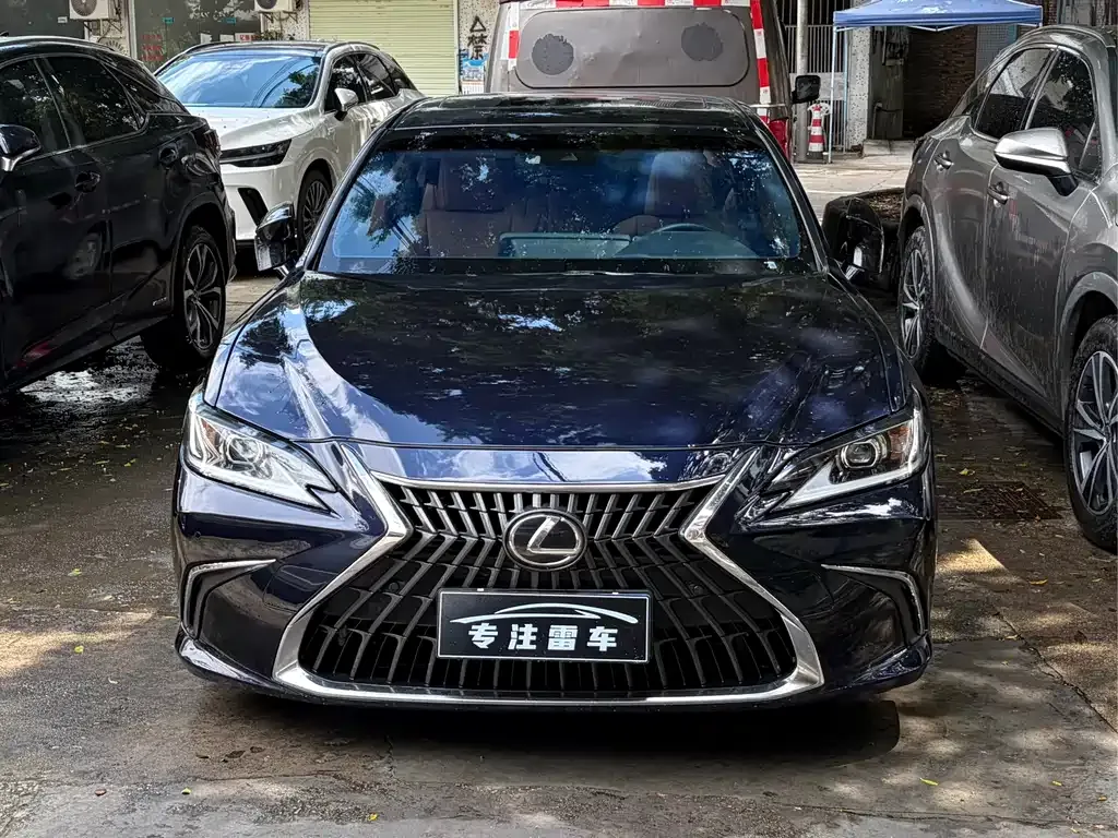 Lexus ES — фото 8