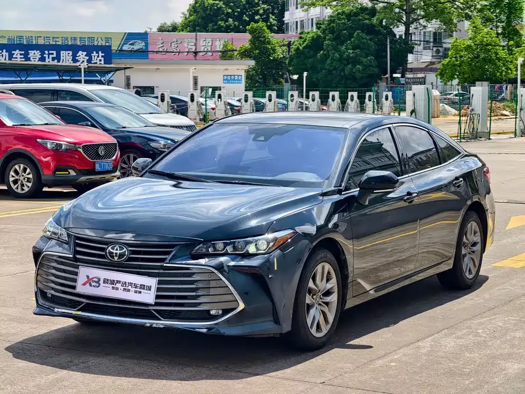 Toyota Avalon — фото 1