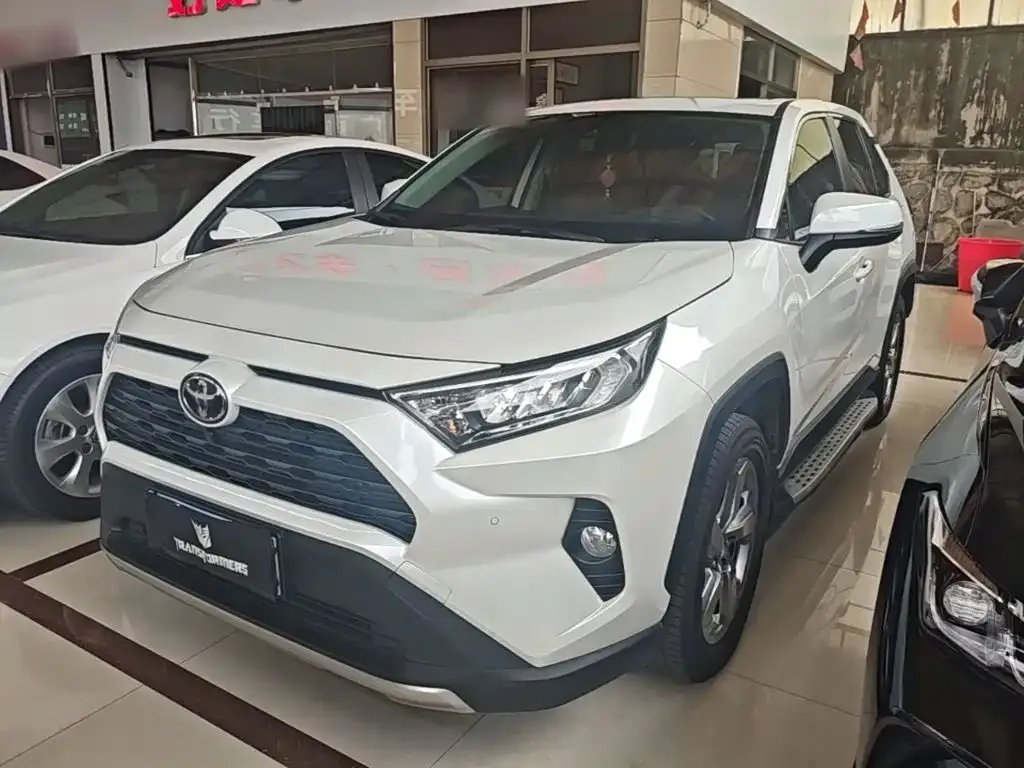 Toyota RAV4 — фото 1