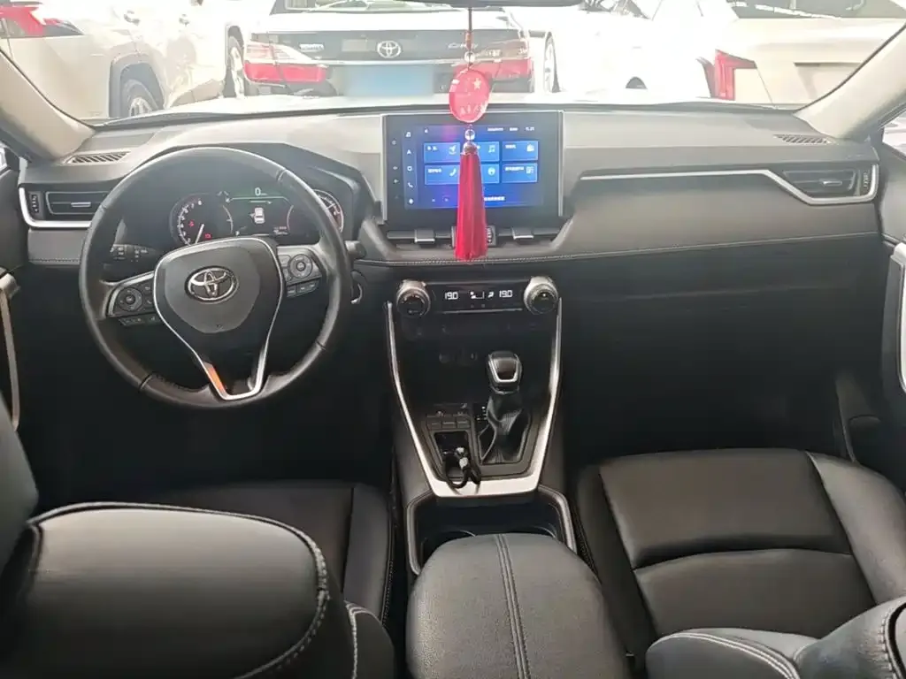 Toyota RAV4 — фото 4
