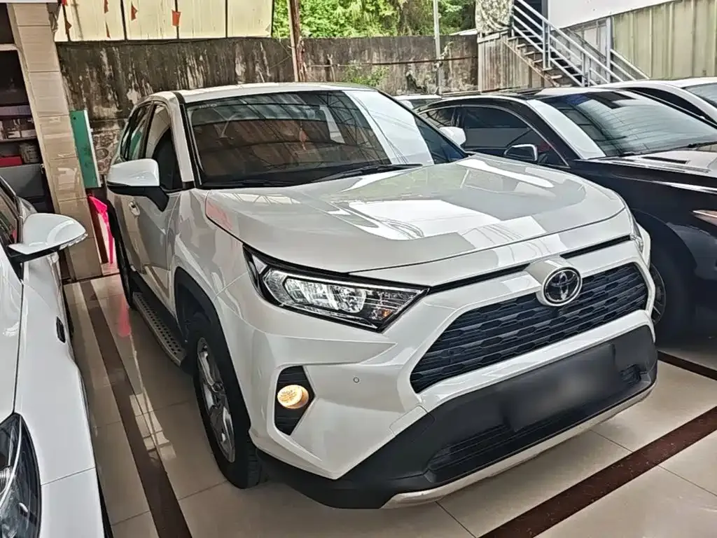 Toyota RAV4 — фото 9
