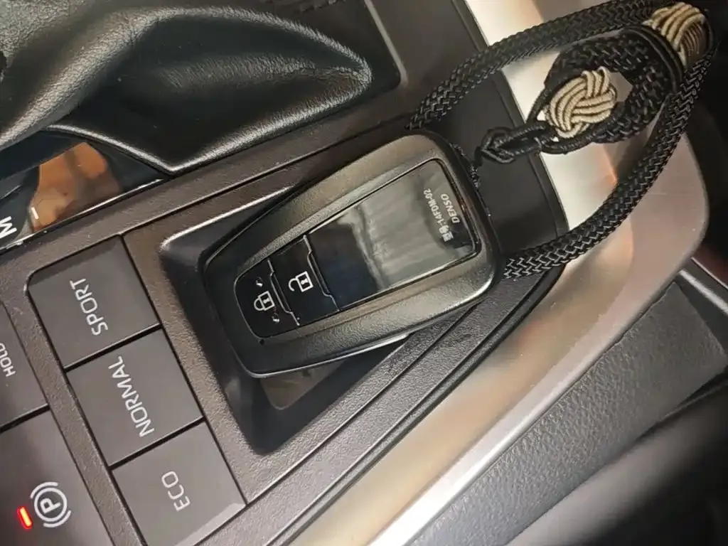 Toyota RAV4 — фото 3