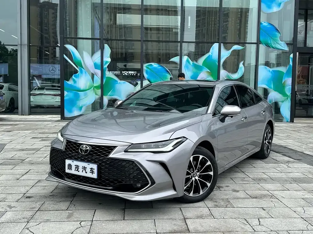 Toyota Avalon — фото 1