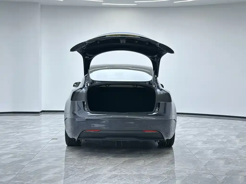 Tesla Model 3 — фото 3