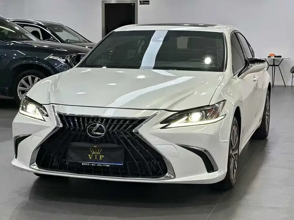 Lexus ES — фото 1