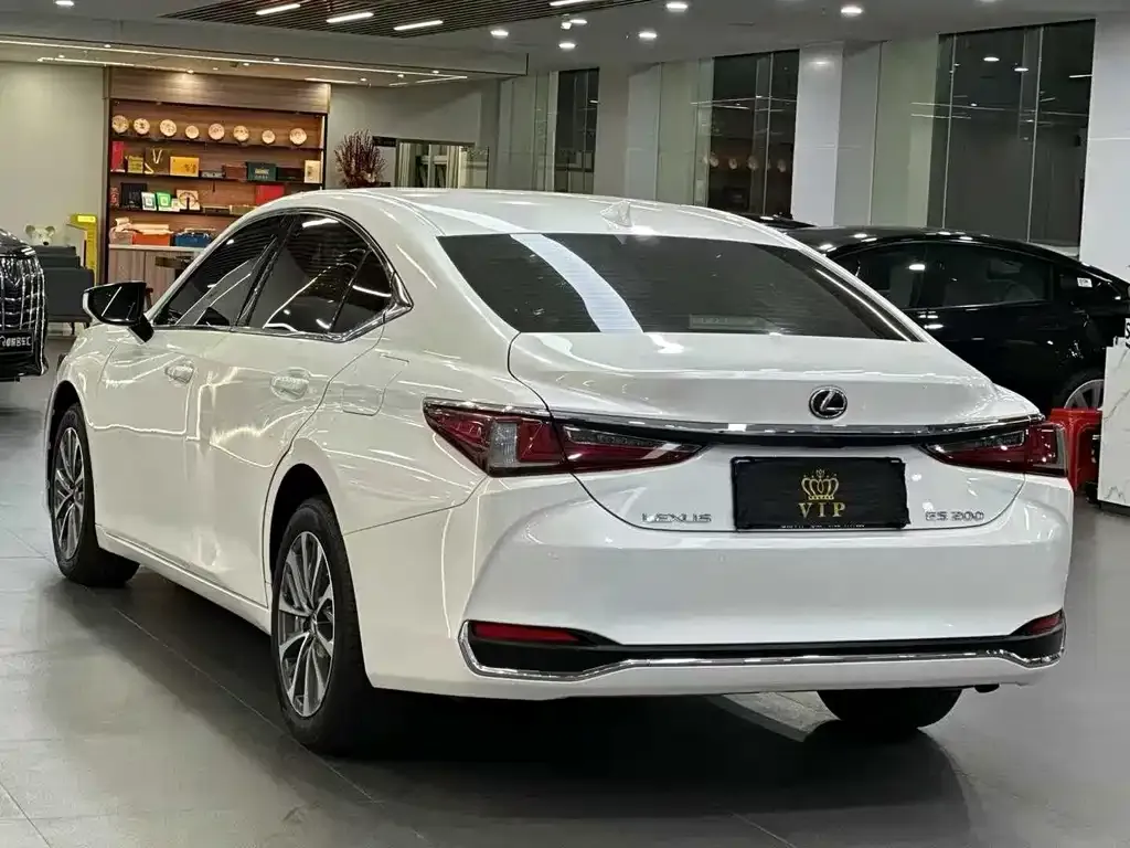 Lexus ES — фото 8