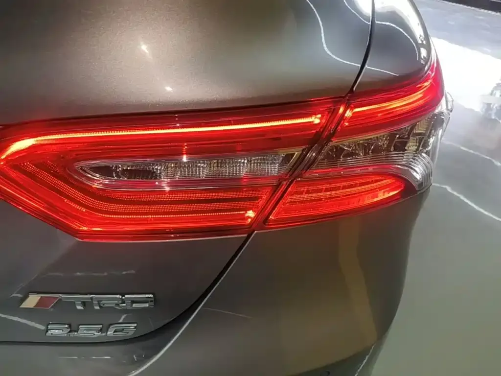 Toyota Camry — фото 5